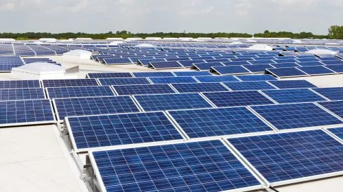Instalación fotovoltaica de 1 MW en Hannover, ejemplo del tipo de energía renovable cuya disponibilidad en la red determina la intensidad de carbono que el carbon-aware computing busca aprovechar