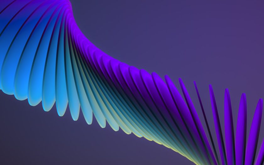 Planta industrial iluminada con infraestructura tecnológica representando edge compute