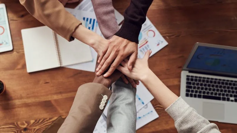 Startups de IA de nicho rentables: patrones que repiten