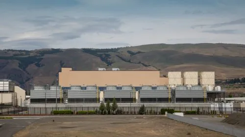 Centro de datos de Google en The Dalles (Oregon), entorno donde Google formalizó la disciplina de Site Reliability Engineering aplicable hoy a la gestión de incidentes con agentes de IA en producción