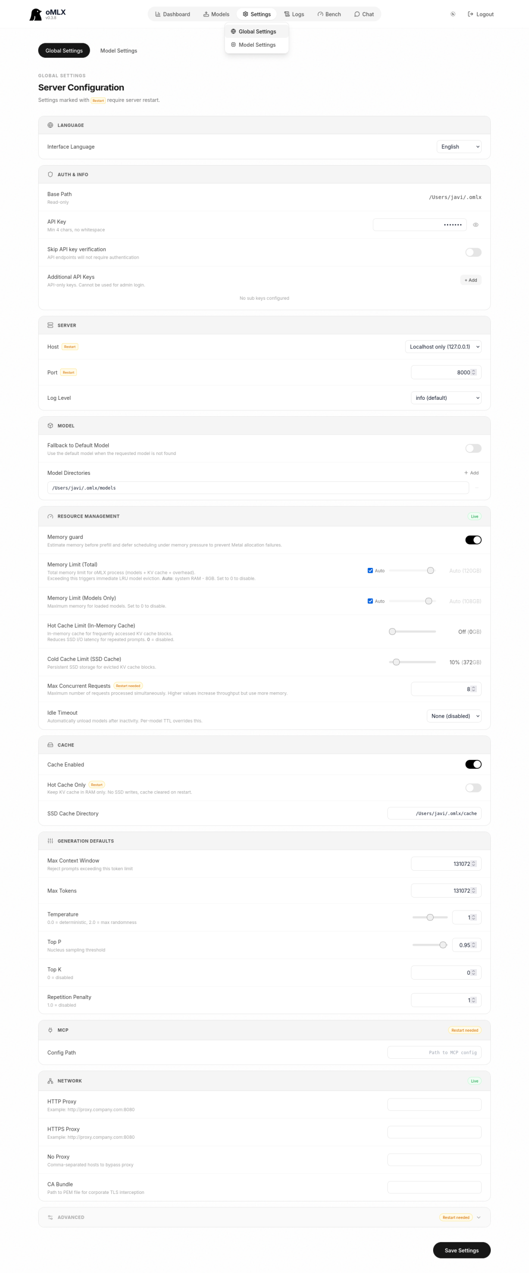 Página Server Configuration de oMLX en Settings → Global Settings, mostrando los apartados Language, Auth & Info, Server, Model, Resource Management, Cache, Generation Defaults, MCP y Network