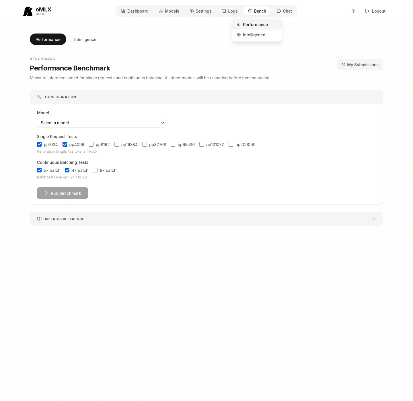 Página Bench → Performance Benchmark de oMLX, con selector de modelo, checkboxes para Single Request Tests (pp512 a pp32k) y Continuous Batching Tests (2x, 4x, 8x), botón Go Benchmark y enlace a My Submissions